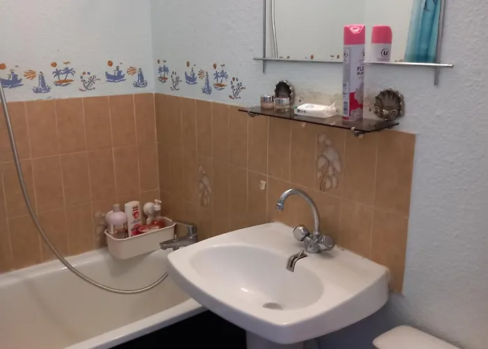 Cap Renove Piscine * אגדה